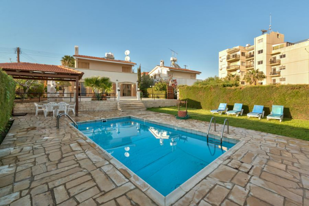 3b Villa for rent in Agios Tychonas tourist area, Limassol