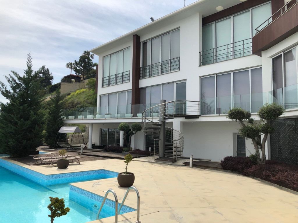 5 Bedroom Villa For Sale in Germasogeia, Limassol