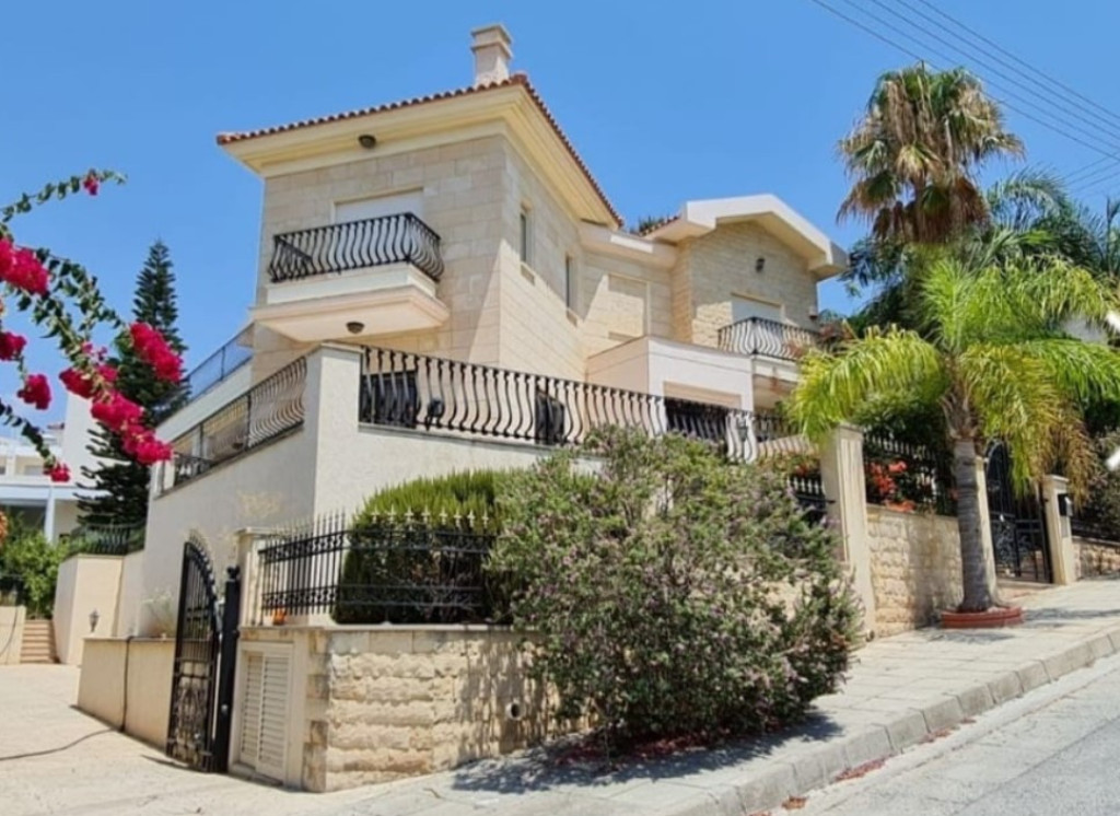 7 Bedroom Villa for Rent in Agios Tychonas, Limassol